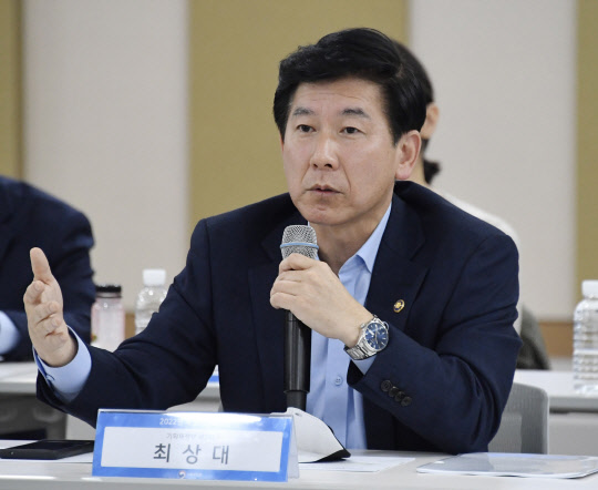 최상대 기획재정부 2차관이 31일 세종특별자치시 농협보험 세종교육원에서 열린 '재정비전 2050 워크숍'에 참석, 발언을 하고 있다.<사진=기재부 제공>